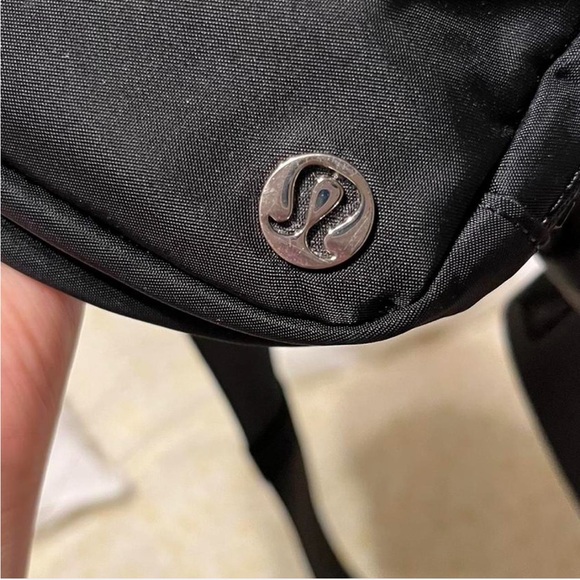 Lululemon Athletica Black Everywhere Belt Bag - Picture 5 of 6